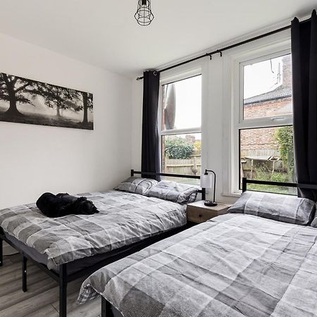 Beautifully Modern 2-Bed Apartment W/Garden Londyn Zewnętrze zdjęcie