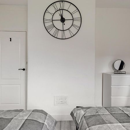 Beautifully Modern 2-Bed Apartment W/Garden Londyn Zewnętrze zdjęcie