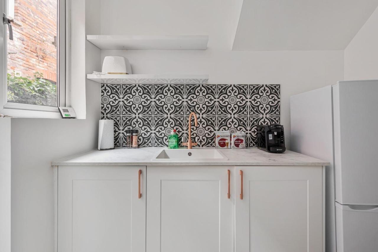 Beautifully Modern 2-Bed Apartment W/Garden Londyn Zewnętrze zdjęcie