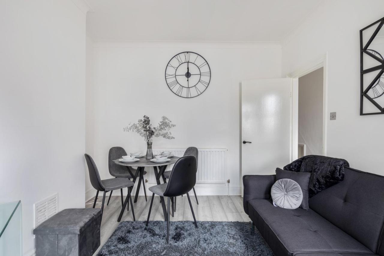 Beautifully Modern 2-Bed Apartment W/Garden Londyn Zewnętrze zdjęcie