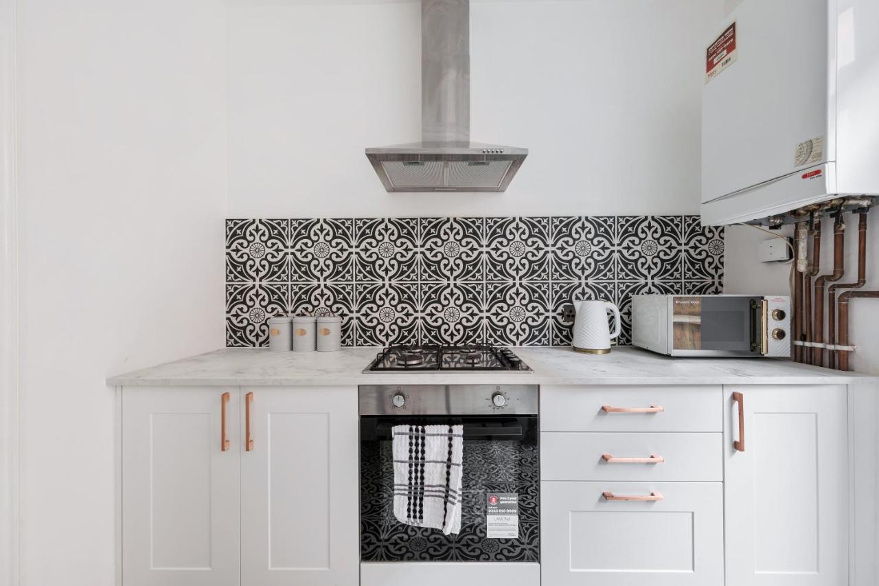 Beautifully Modern 2-Bed Apartment W/Garden Londyn Zewnętrze zdjęcie